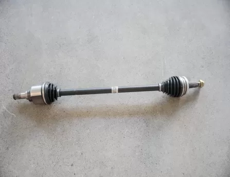 Half shaft assembly right AT