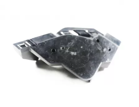 Front bumper bracket right  H330