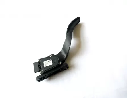 Accelerator  Lifan 820